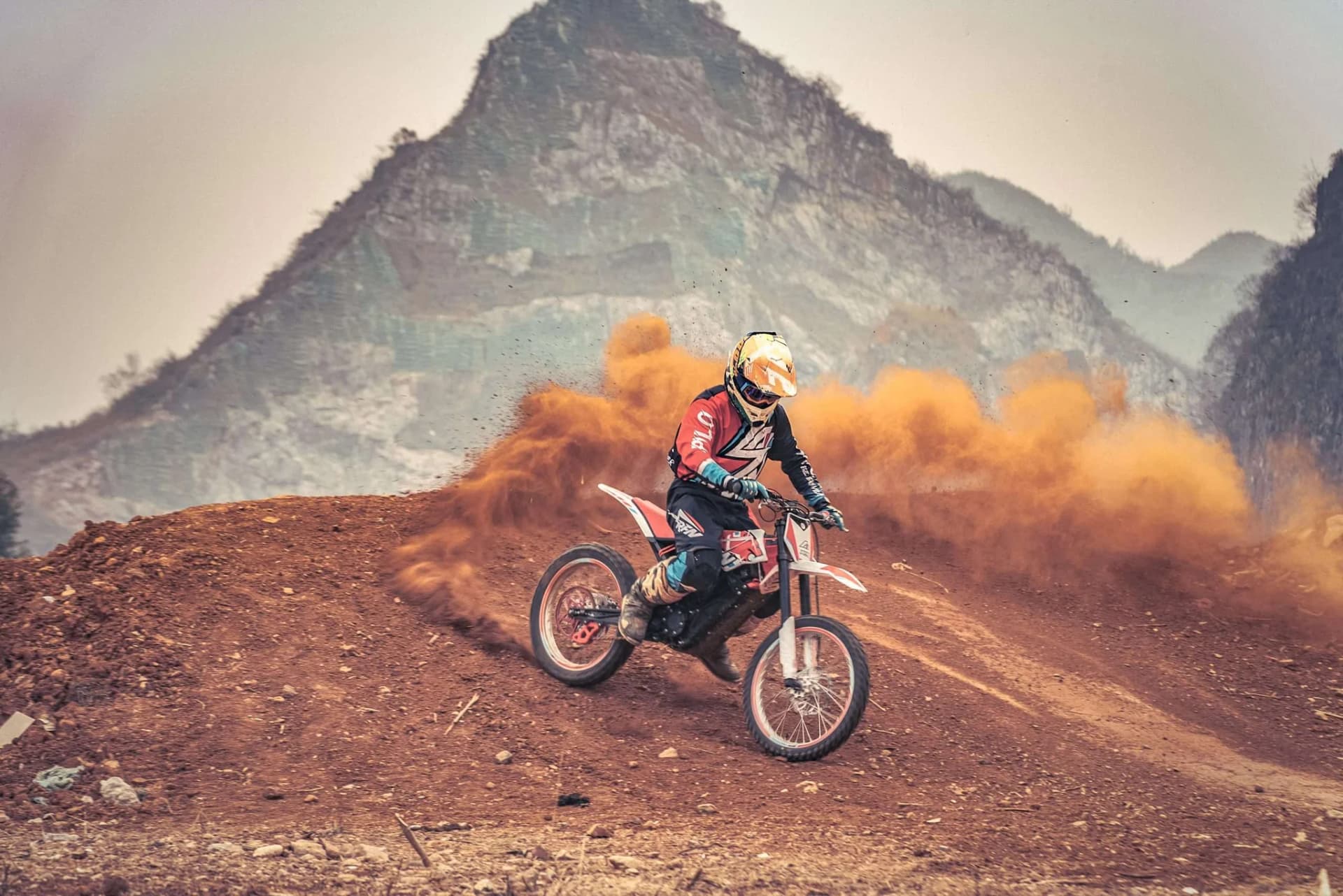 ელექტრო ბაიკები vs ბენზინის Dirt Bike: 9 მთავარი განსხვავება და როგორ ავირჩიოთ